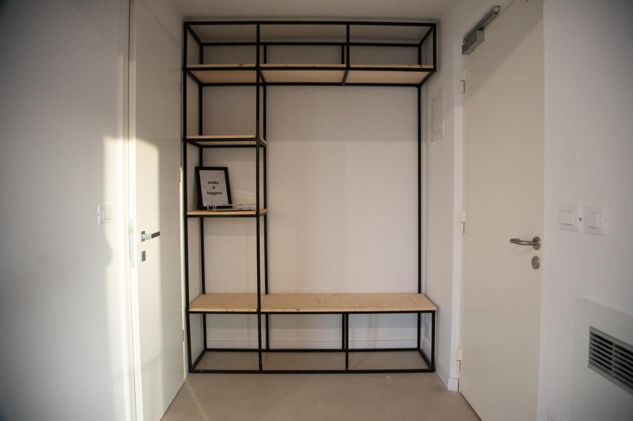 A-Seven Apartment Ровин Екстериор снимка