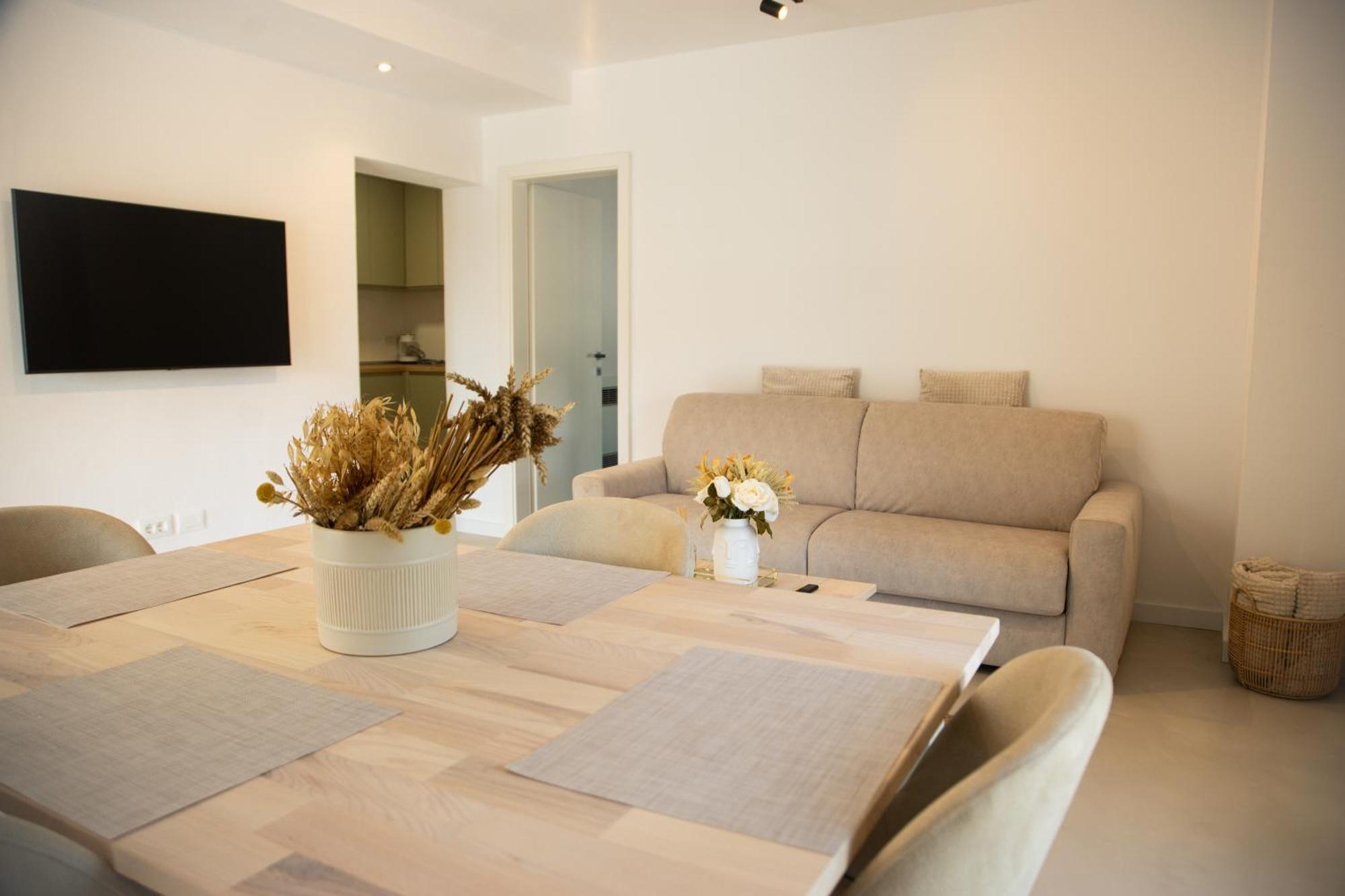 A-Seven Apartment Ровин Екстериор снимка