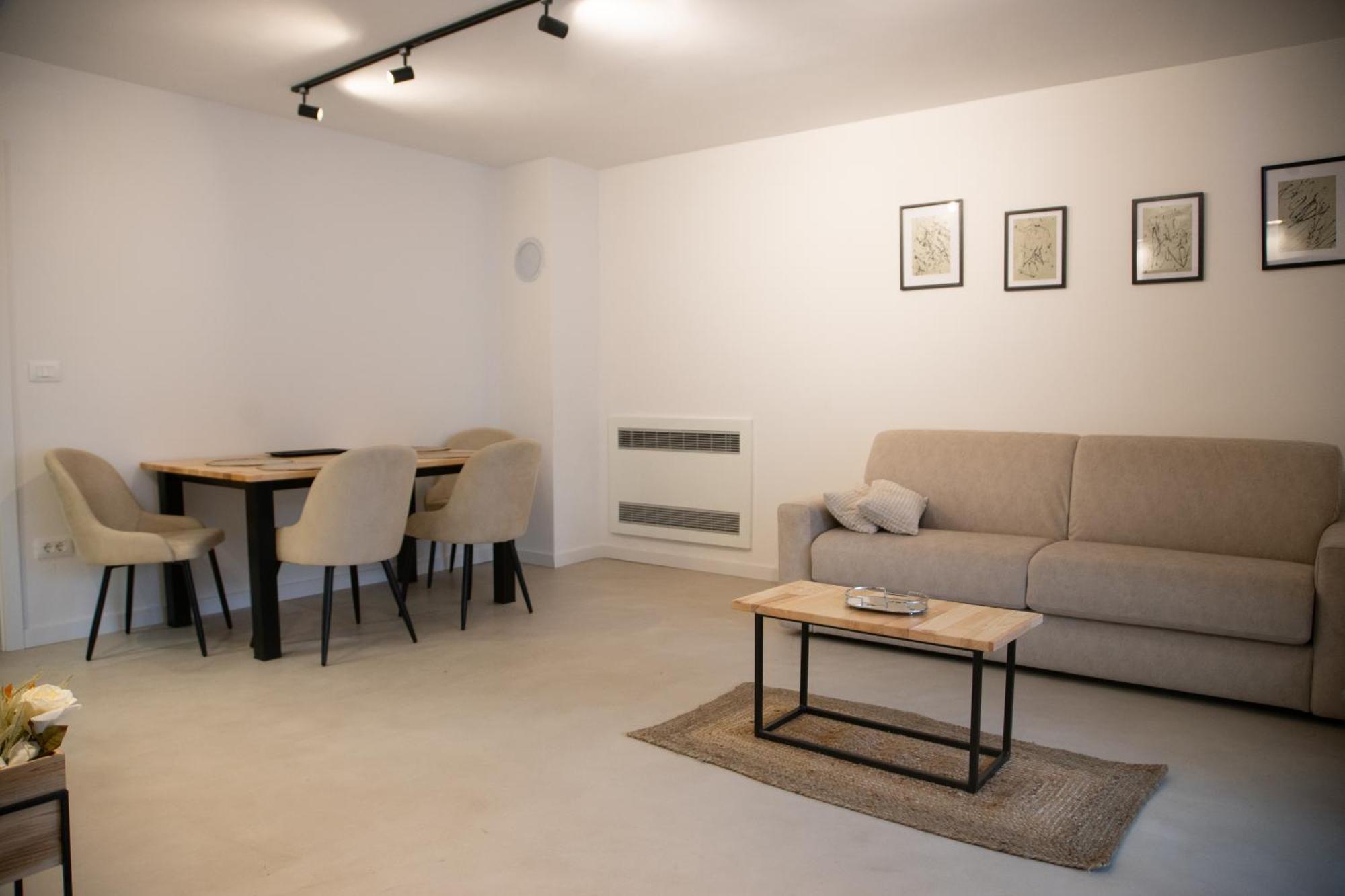 A-Seven Apartment Ровин Екстериор снимка