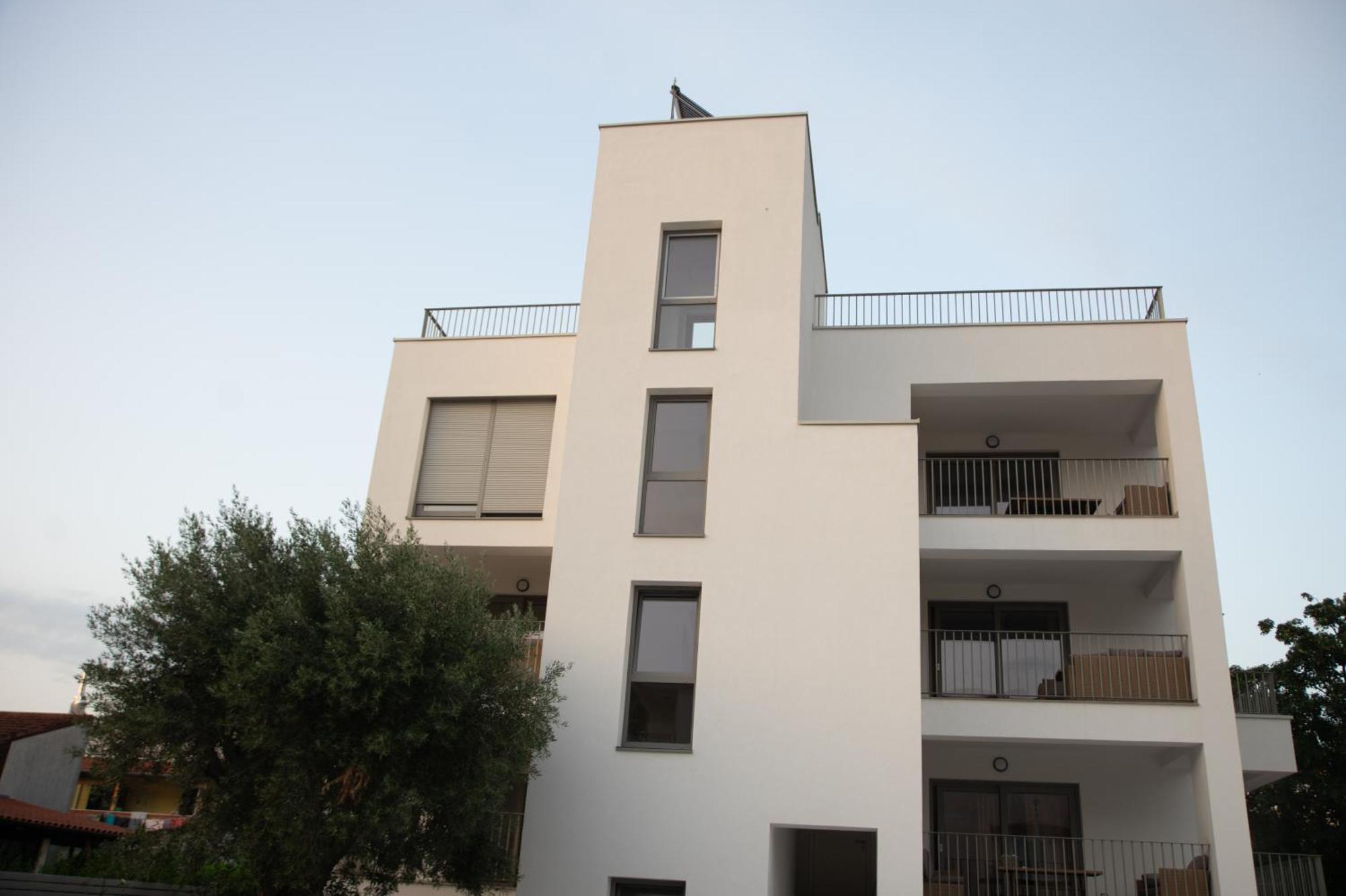 A-Seven Apartment Ровин Екстериор снимка