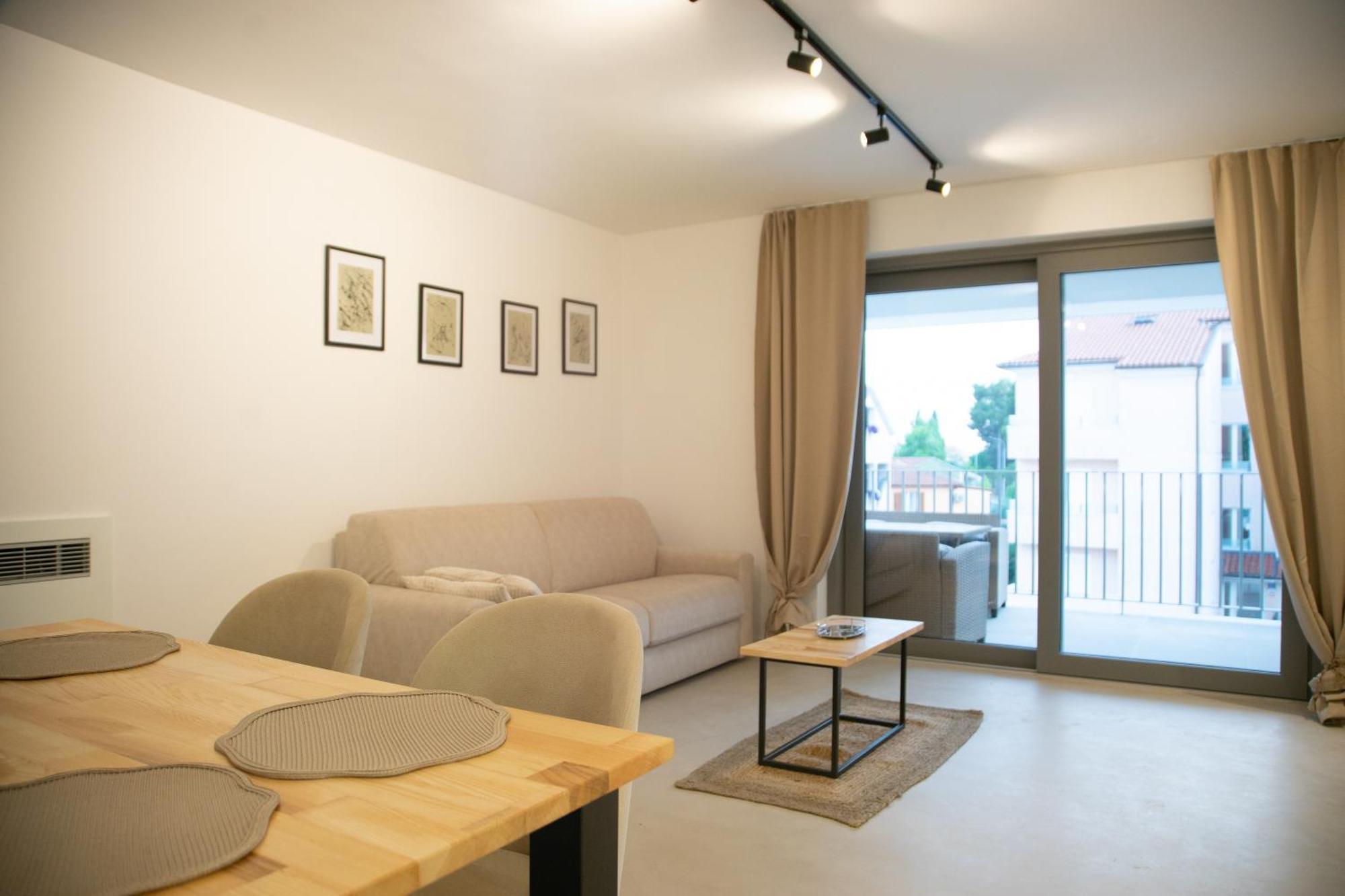A-Seven Apartment Ровин Екстериор снимка