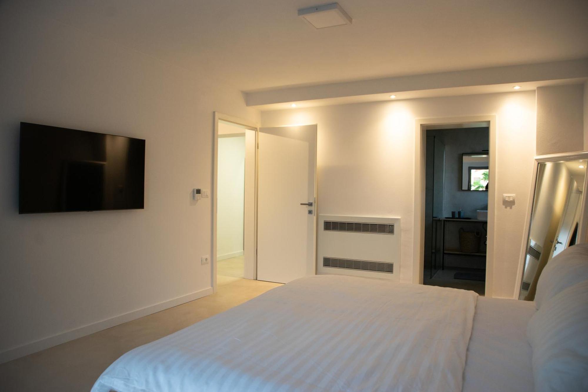 A-Seven Apartment Ровин Екстериор снимка