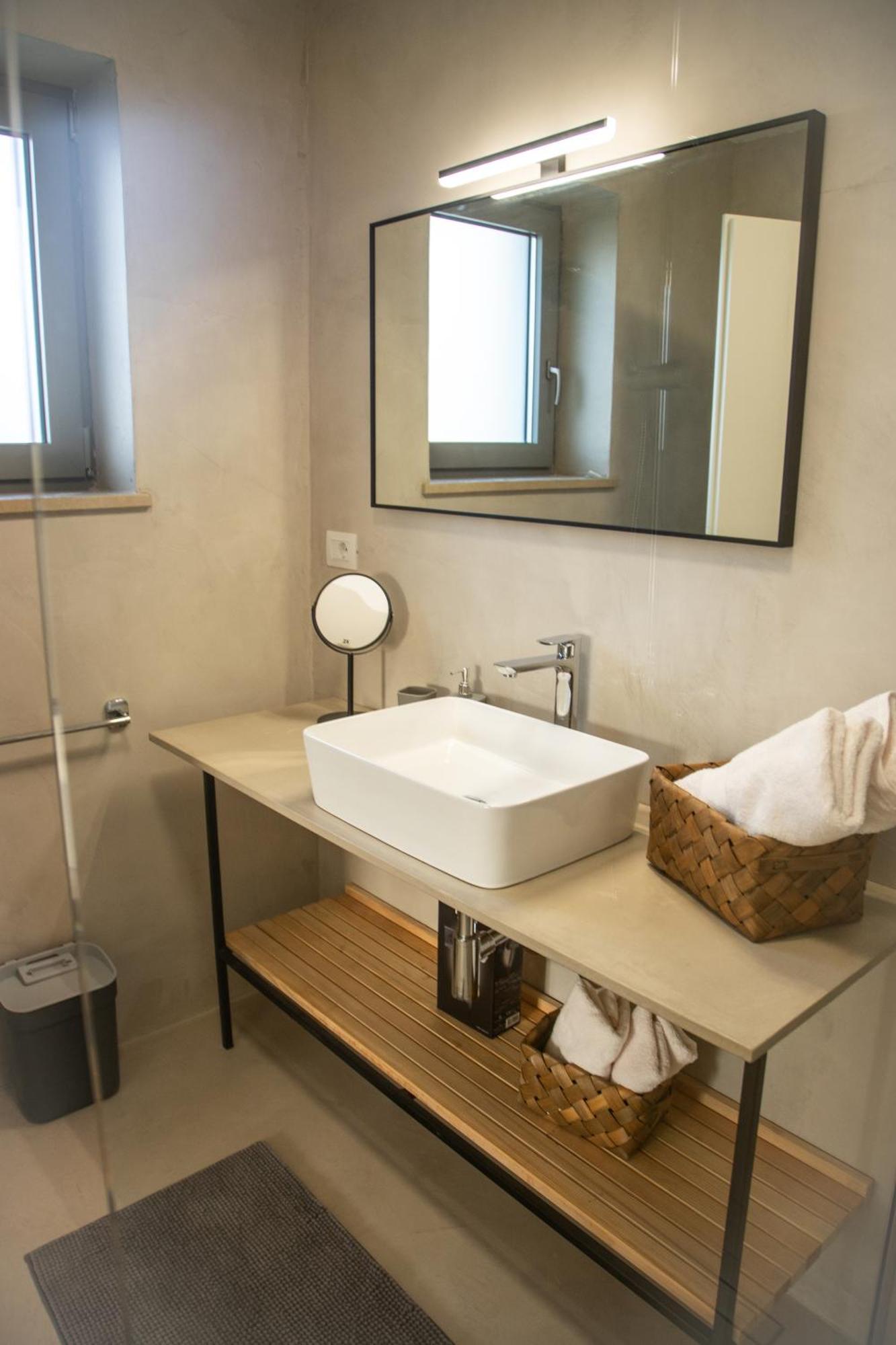 A-Seven Apartment Ровин Екстериор снимка