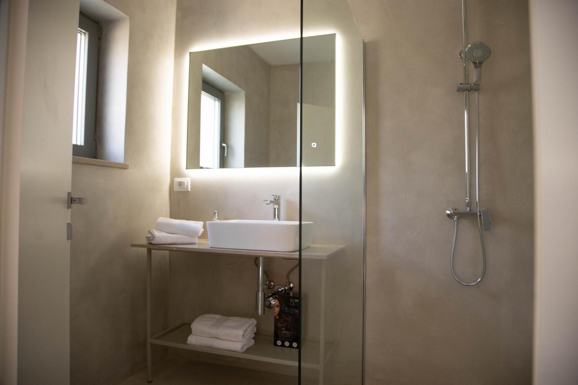A-Seven Apartment Ровин Екстериор снимка