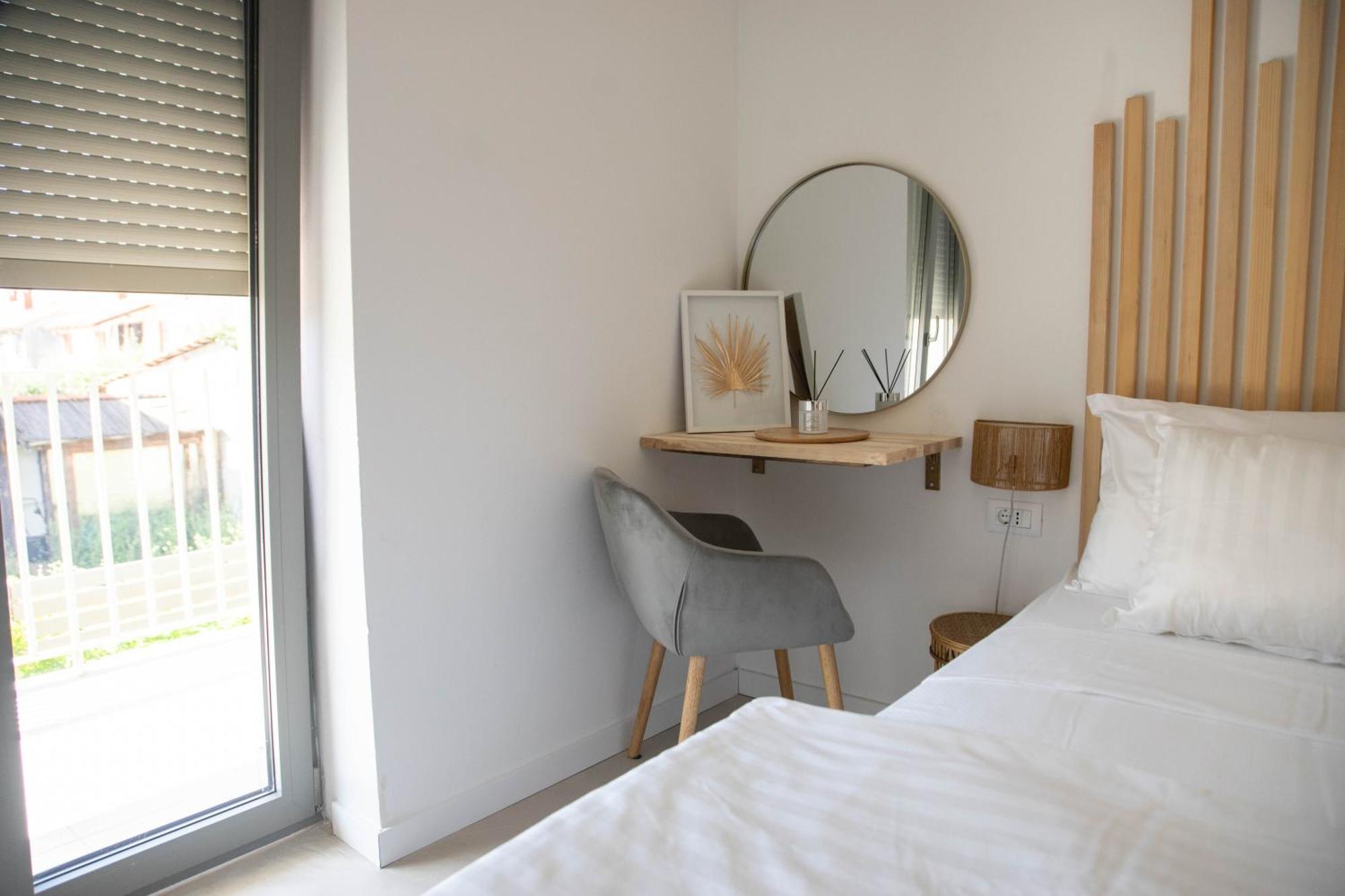 A-Seven Apartment Ровин Екстериор снимка