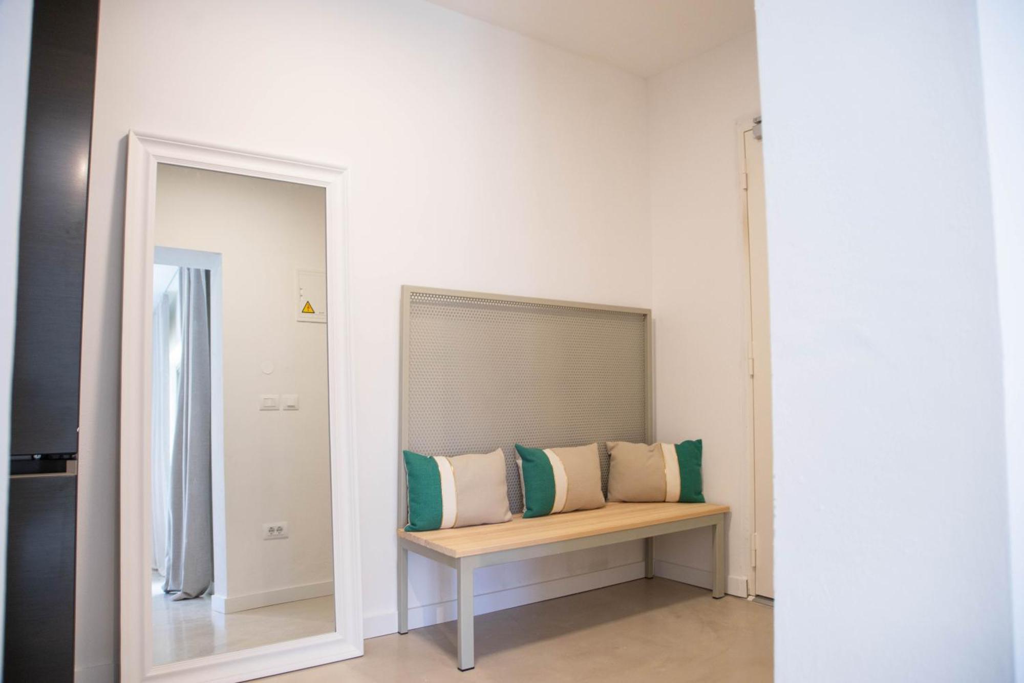 A-Seven Apartment Ровин Екстериор снимка